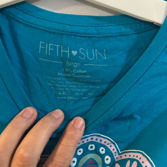 3 for $25!

Fifth Sun Teal Hamsa Graphic Tee size large - Picture 2 of 4